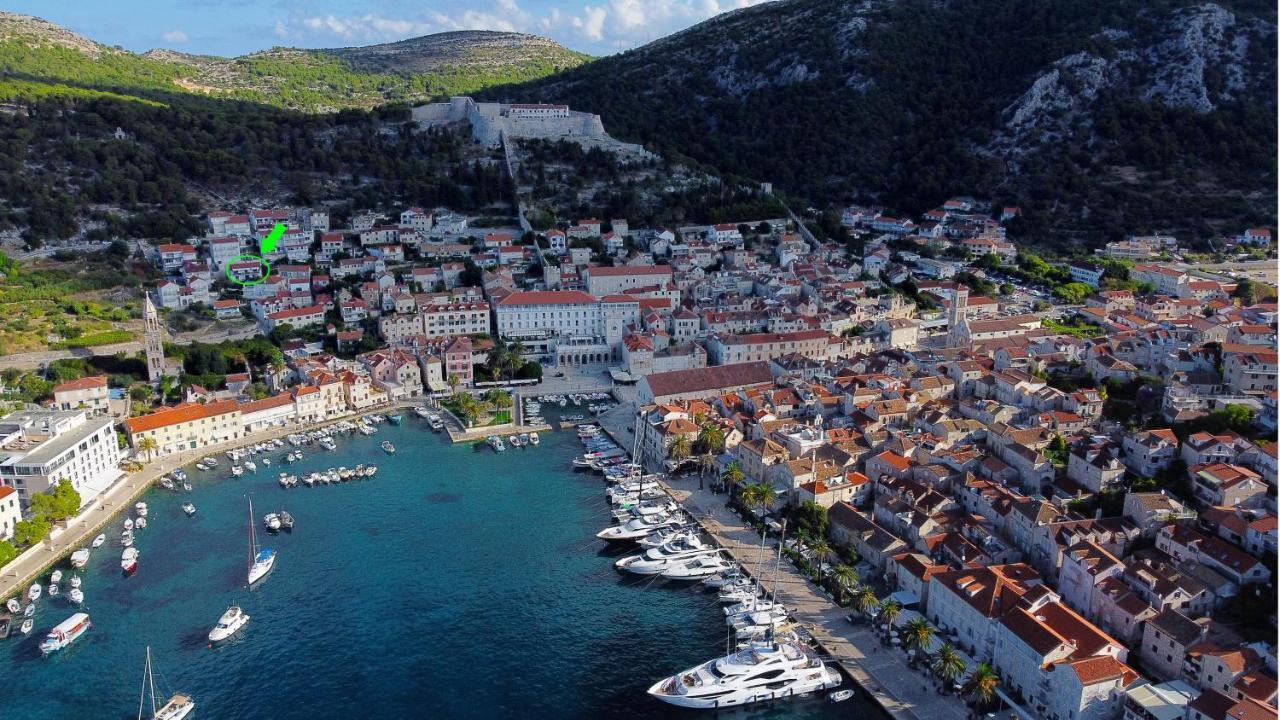 Jesliving Hvar - 2 Bedroom Elegant Apartment With Sea View In Historic Center Of Хвар Экстерьер фото