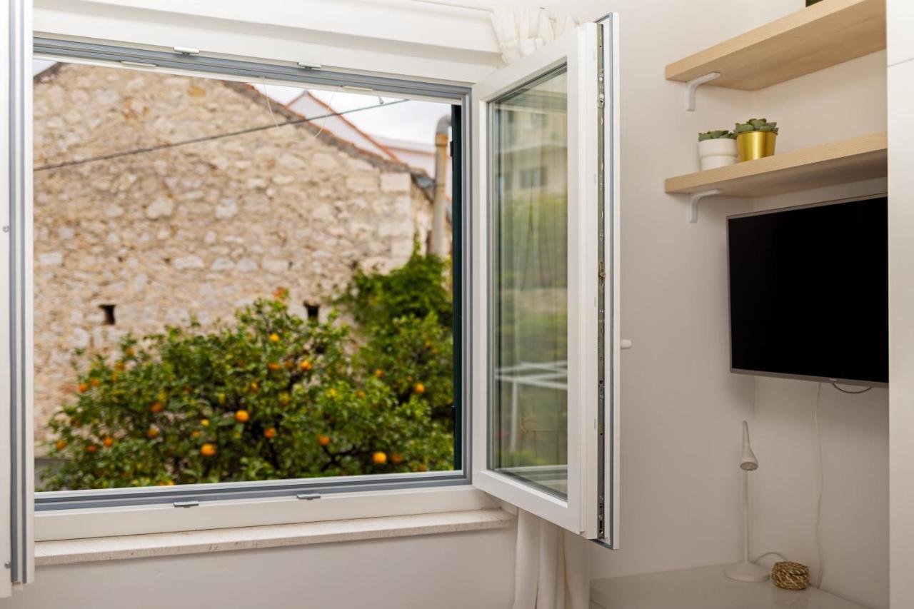 Jesliving Hvar - 2 Bedroom Elegant Apartment With Sea View In Historic Center Of Хвар Экстерьер фото