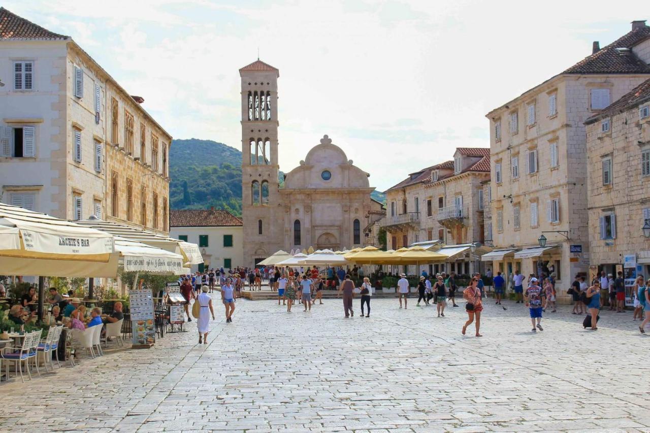 Jesliving Hvar - 2 Bedroom Elegant Apartment With Sea View In Historic Center Of Хвар Экстерьер фото