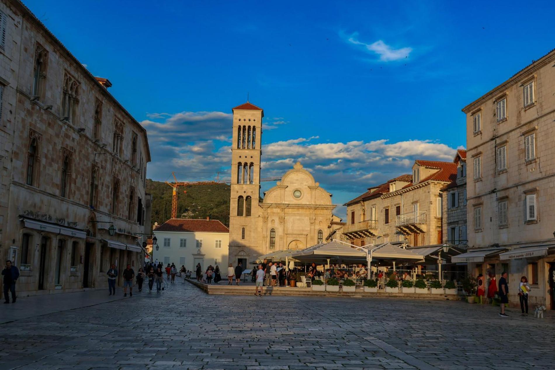 Jesliving Hvar - 2 Bedroom Elegant Apartment With Sea View In Historic Center Of Хвар Экстерьер фото